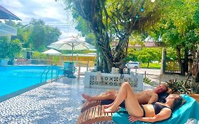 Caroline Resort